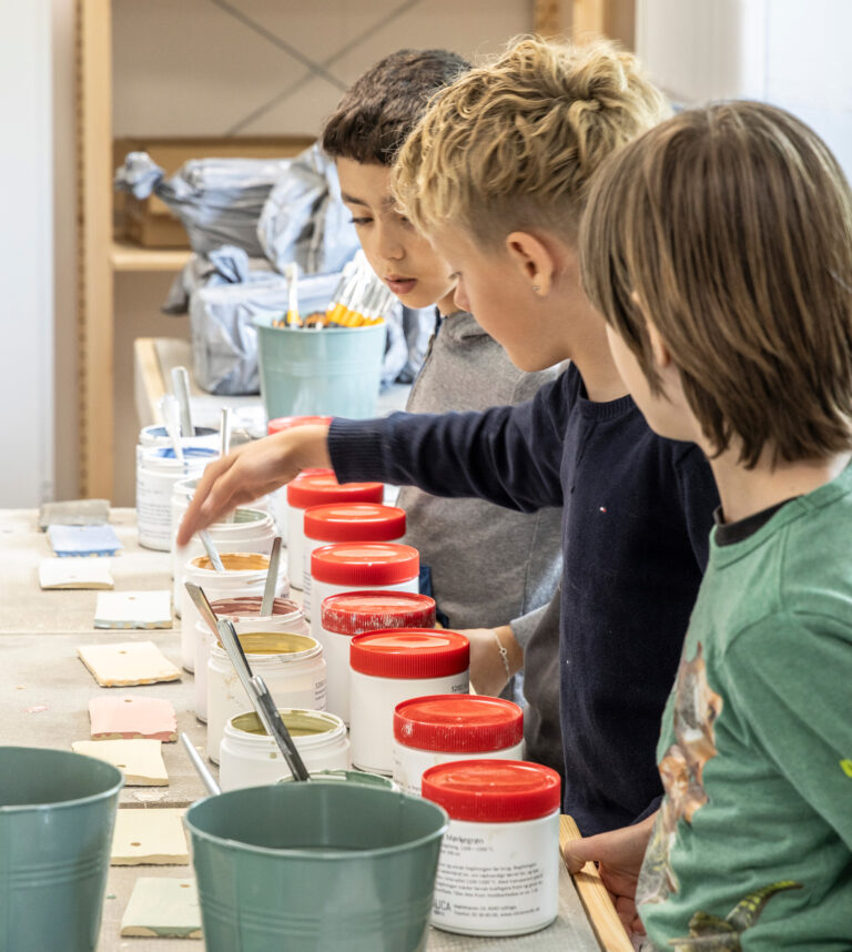 03.07 |  Workshop for børn og voksne: Unikke tallerkener med naturtema